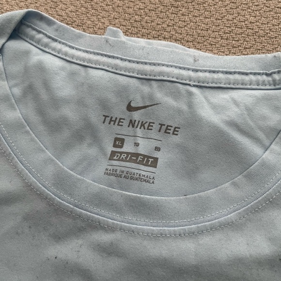 Nike Shirt Lot (3) - two short sleeve, one long sleeve - Picture 3 of 4